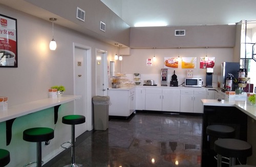 Memorial Hotel | Econo Lodge Inn & Suites West - Energy Corridor