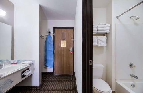 Williams Hotel | Econo Lodge Inn & Suites Williams - Grand Canyon Area