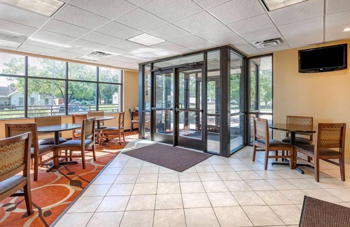 Des Moines Hotel | Econo Lodge Inn & Suites Fairgrounds