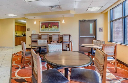 Des Moines Hotel | Econo Lodge Inn & Suites Fairgrounds