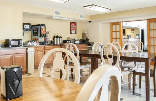 North Kansas City Hotel | Econo Lodge Kansas City Downtown North