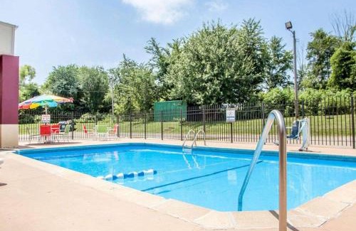 Kearney Cabin | Econo Lodge Kearney - Liberty
