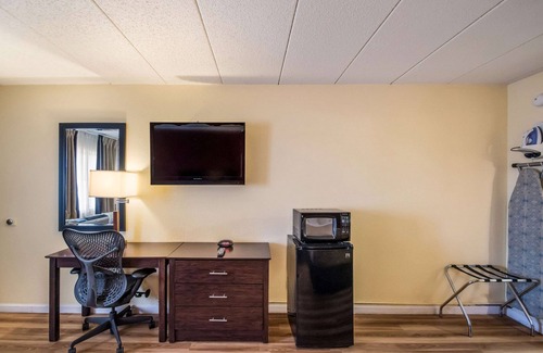 Kearney Hotel | Econo Lodge Kearney - Liberty