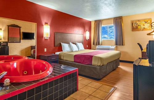Kent Hotel | Econo Lodge Kent - Akron West