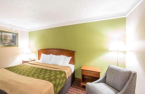 Knoxville Cabin | Econo Lodge Knoxville North