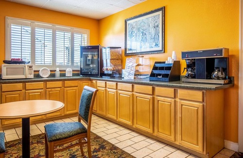 Ashley Oaks Hotel | Econo Lodge Knoxville West - Turkey Creek