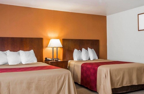 West Ossipee Hotel | Econo Lodge Lake Region