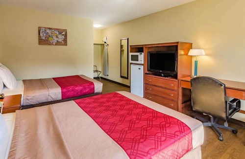 Lexington Cabin | Econo Lodge Lexington Downtown near I-81