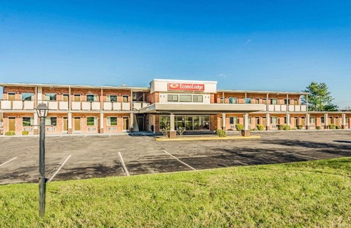 Lexington Cabin | Econo Lodge Lexington Downtown near I-81