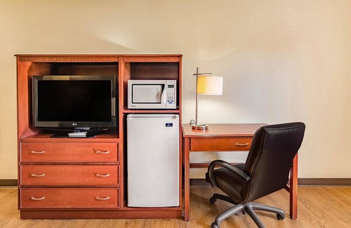 Lexington Hotel | Econo Lodge Lexington Downtown near I-81