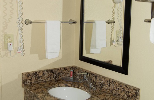 Lexington Hotel | Econo Lodge Lexington Downtown near I-81