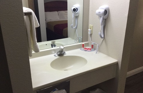 West Lincoln Hotel | Econo Lodge Lincoln