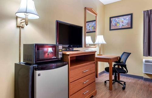 Buechel Hotel | Econo Lodge Louisville Airport