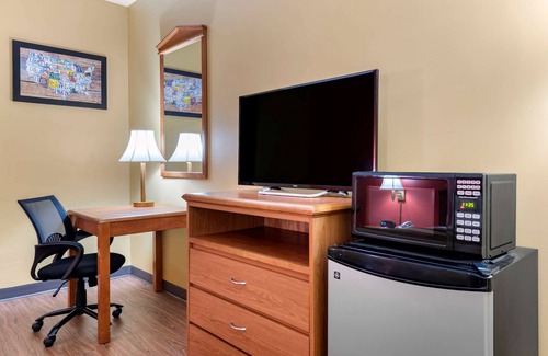 Buechel Hotel | Econo Lodge Louisville Airport