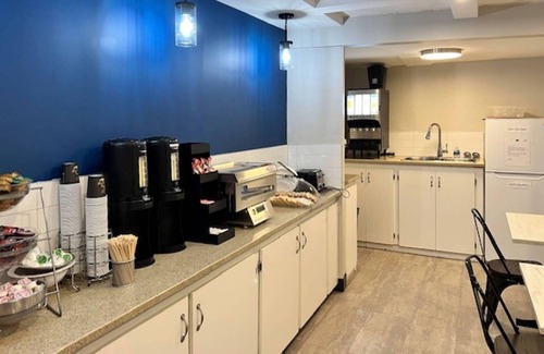 Banff Trail Hotel | Econo Lodge Motel Village