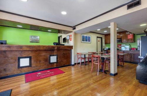 Nashville Cabin | Econo Lodge Nashville near Percy Priest Lake