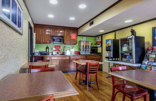 Nashville Hotel | Econo Lodge Nashville near Percy Priest Lake