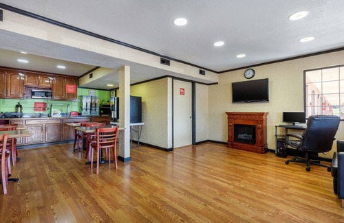Nashville Hotel | Econo Lodge Nashville near Percy Priest Lake