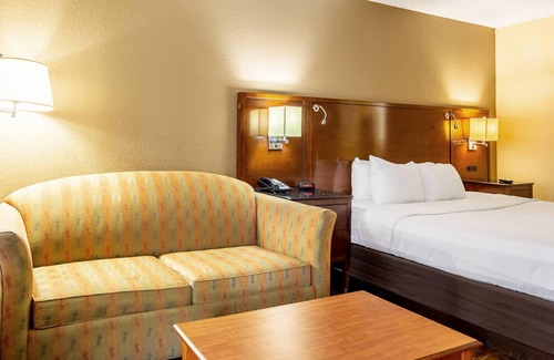 Fleet Hotel | Econo Lodge Naval Station Norfolk