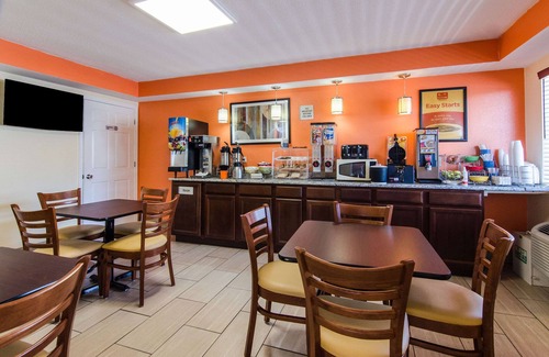 Bristol Hotel | Econo Lodge Near Motor Speedway