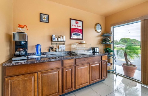 Fort Myers Hotel | Econo Lodge North