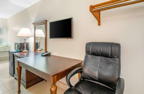 Fort Myers Hotel | Econo Lodge North