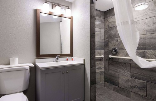 Portage Hotel | Econo Lodge Portage