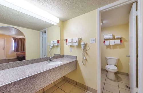 San Marcos Hotel | Econo Lodge San Marcos University Area
