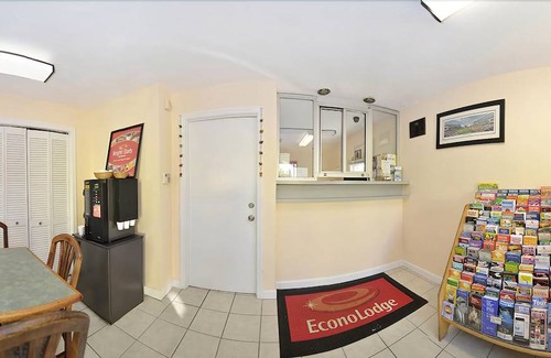 Sharon Hotel | Econo Lodge Sharon