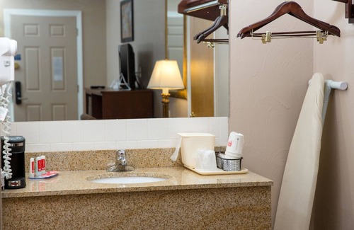 Sturbridge Hotel | Econo Lodge Sturbridge Route 20