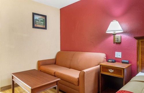 Sturbridge Hotel | Econo Lodge Sturbridge Route 20