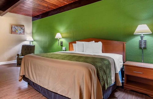 Tallahassee Cabin | Econo Lodge Tallahassee Near Capital -University