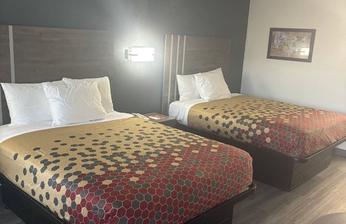 Calhoun Hotel | Econo Lodge