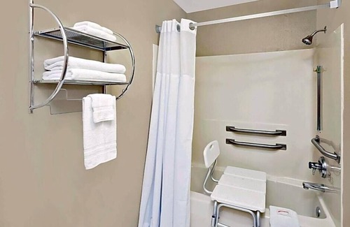 Canton Hotel | Econo Lodge