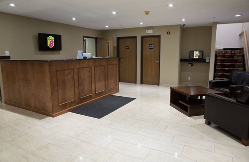 Canton Hotel | Econo Lodge