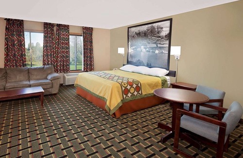 Canton Hotel | Econo Lodge