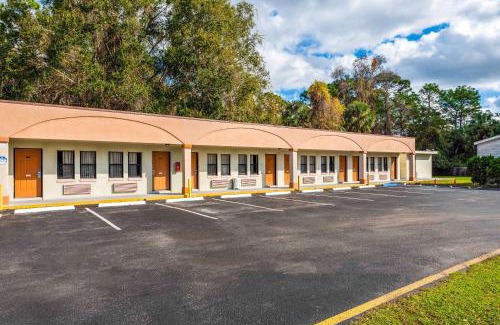Crystal River Cabin | Econo Lodge