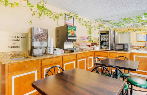 Decatur Hotel | Econo Lodge
