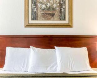 Lloyd Cabin | Econo Lodge