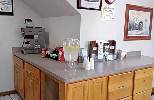 Maquoketa Hotel | Econo Lodge