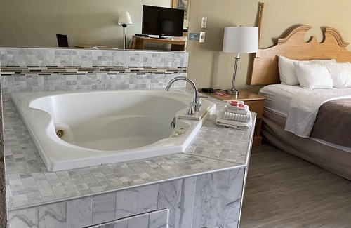 Newport Hotel | Econo Lodge