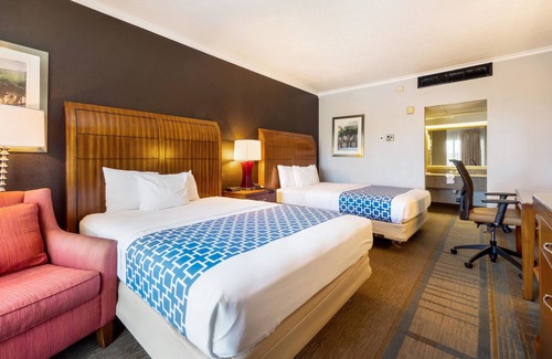 Cypress Gardens Hotel | Econo Lodge Winter Haven Chain Of Lakes