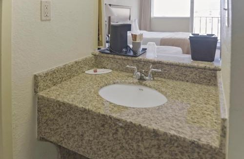 Wichita Hotel | Economy Hotel Plus Wichita