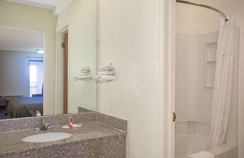 Wichita Hotel | Economy Hotel Wichita- Florence St.