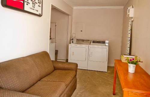 Supreme Hotel | Economy Inn