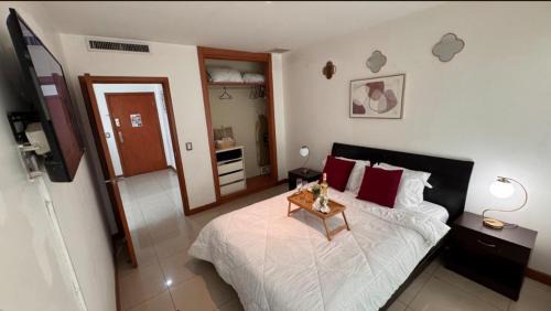 Simon Bolivar Apartment | Ecusuites TorreSol I Parking Trade Center - Gye Airport
