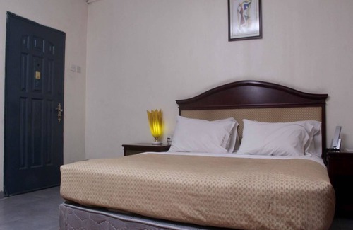 Surulere Hotel | ED Scob Suites Limited
