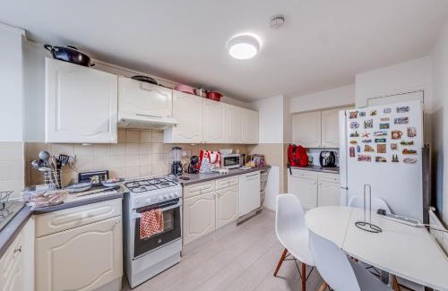 Tower Hamlets Apartment | Eddie's place