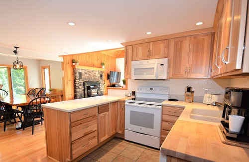 Montgomery Center Ski Chalet | Edelweiss! A Luxurious 5 Bed Ski Chalet 5 Mins to Jay Peak, Vermont