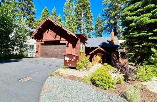 Tahoe Woods House | Edelweiss Retreat- Close to Lake and Ski Resorts- Pet Friendly- Hot Tub